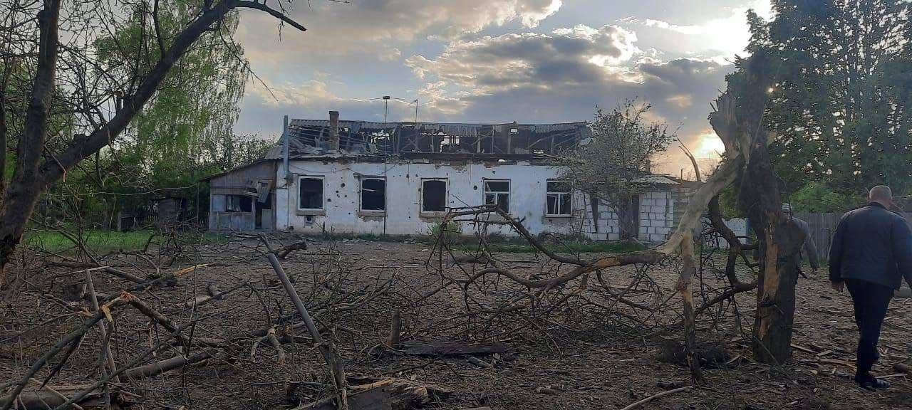 Результат авіанальоту на одне із сіл Сумщини